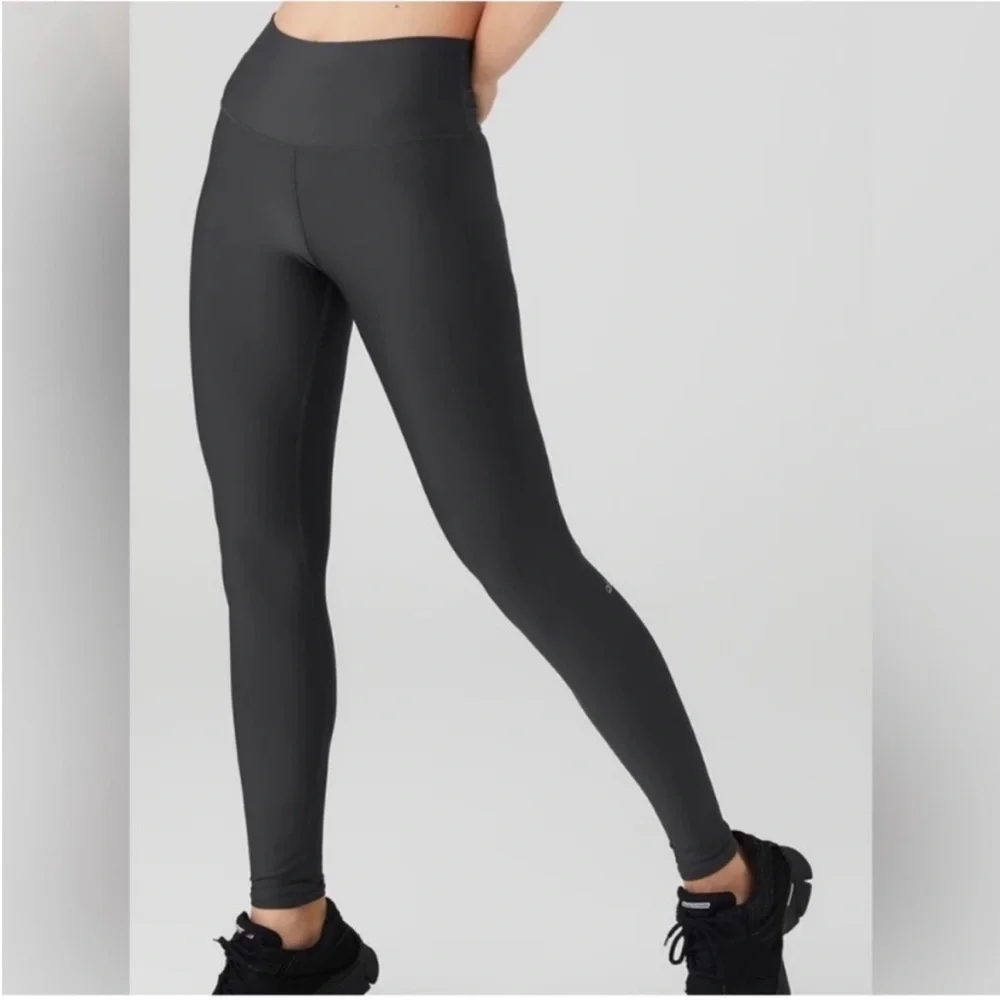 ALO Yoga Airlift Leggings in Charcoal Grey
